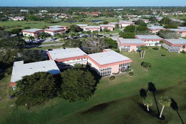 32 Pine Arbor Lane 205, Vero Beach, FL 32962