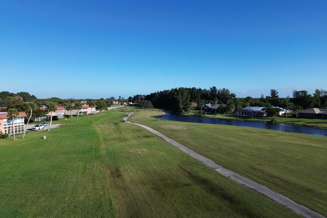 32 Pine Arbor Lane 205, Vero Beach, FL 32962