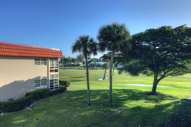 32 Pine Arbor Lane 205, Vero Beach, FL 32962