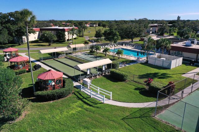32 Pine Arbor Lane 205, Vero Beach, FL 32962