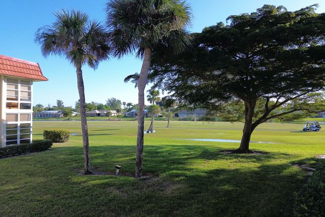 32 Pine Arbor Lane 205, Vero Beach, FL 32962