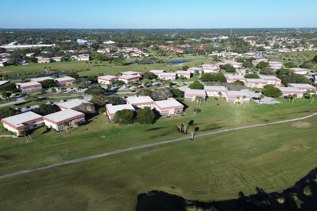 32 Pine Arbor Lane 205, Vero Beach, FL 32962