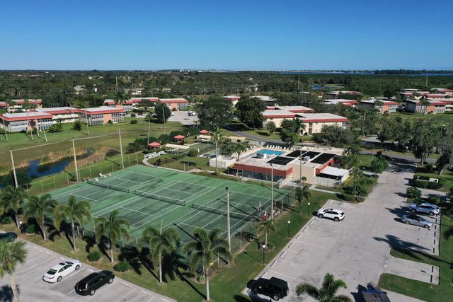 32 Pine Arbor Lane 205, Vero Beach, FL 32962