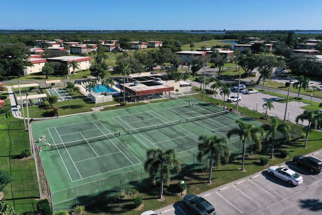 32 Pine Arbor Lane 205, Vero Beach, FL 32962