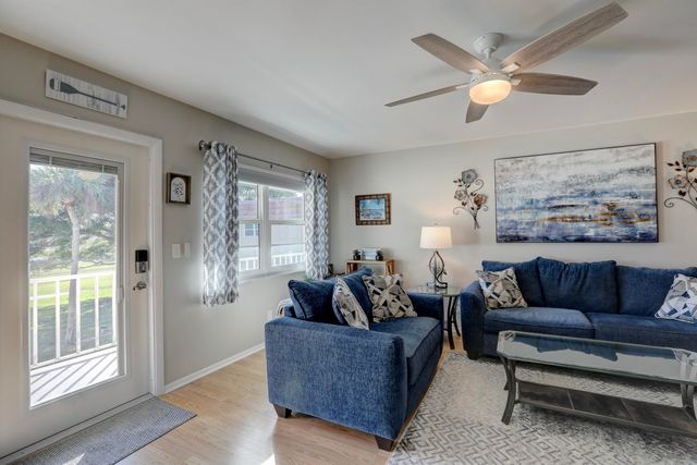 32 Pine Arbor Lane 205, Vero Beach, FL 32962