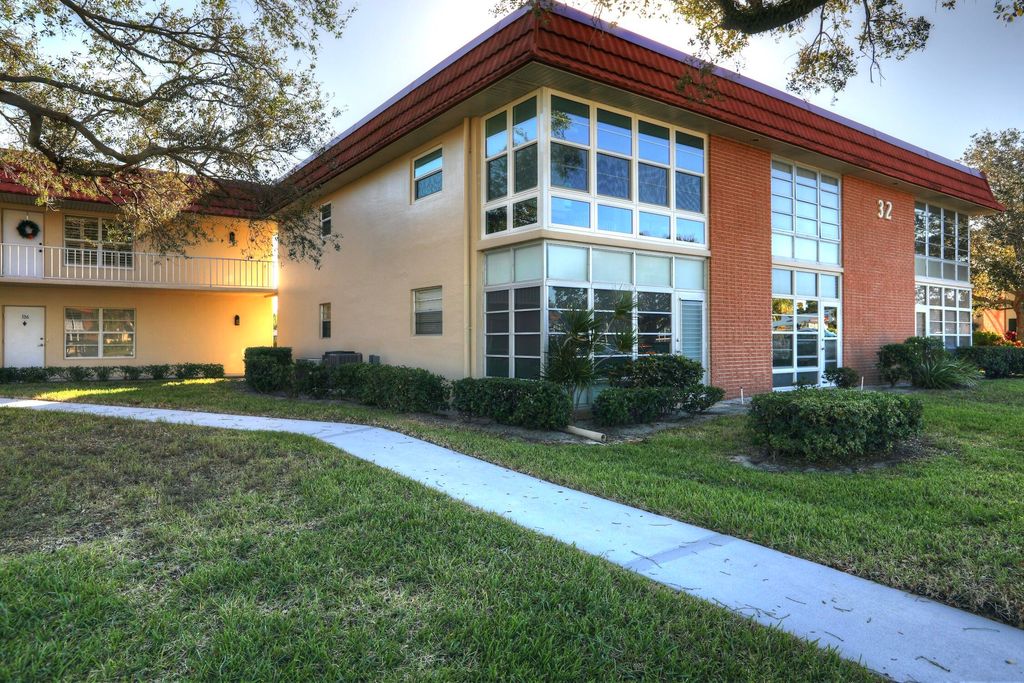 32 Pine Arbor Lane 205, Vero Beach, FL 32962