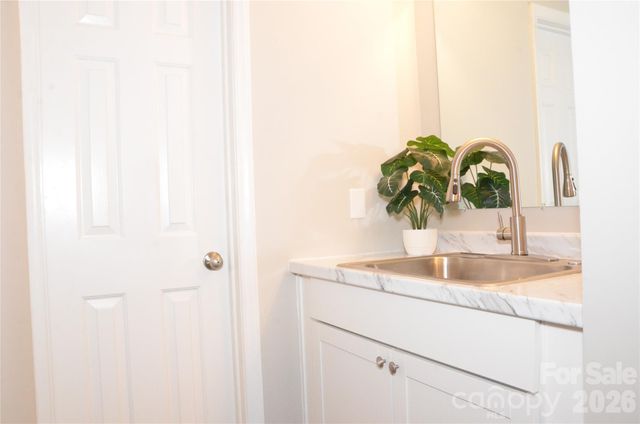 9041 J M Keynes Drive, Charlotte, NC 28262