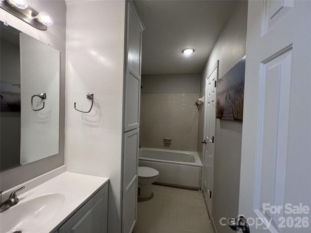 9041 J M Keynes Drive, Charlotte, NC 28262