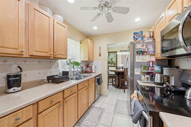 8431 NW 12th St D68, Plantation, FL 33322