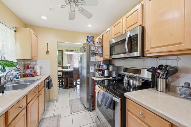 8431 NW 12th St D68, Plantation, FL 33322