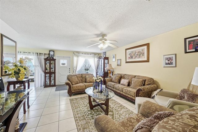8431 NW 12th St D68, Plantation, FL 33322
