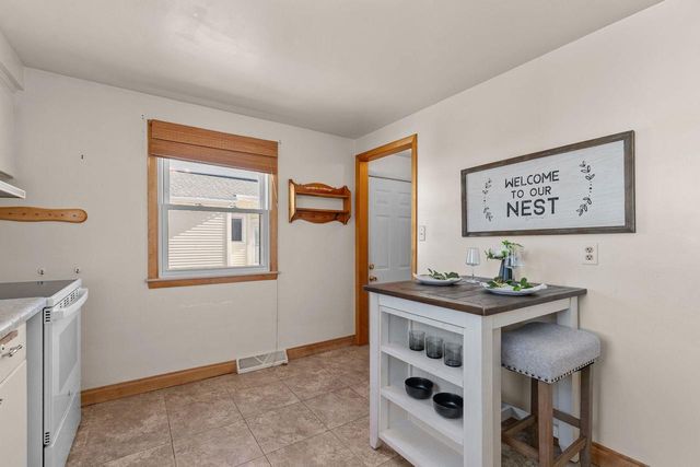 125 W CECIL STREET, Neenah, WI 54956