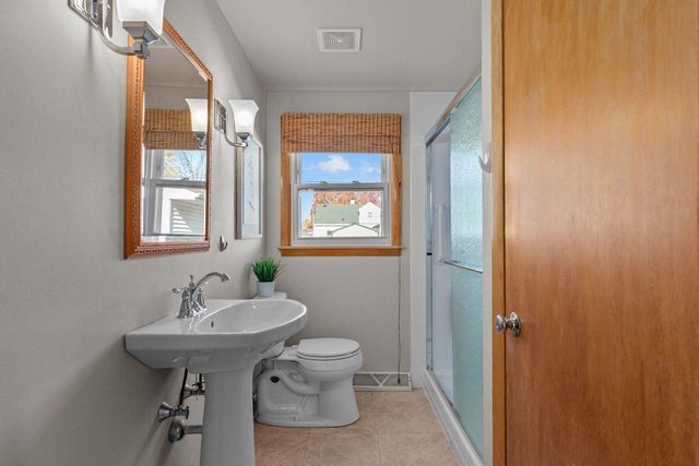 125 W CECIL STREET, Neenah, WI 54956