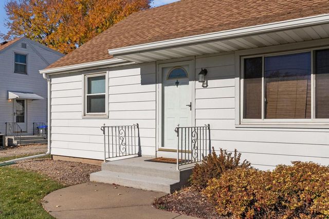 125 W CECIL STREET, Neenah, WI 54956