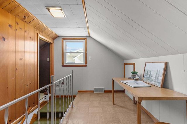 125 W CECIL STREET, Neenah, WI 54956