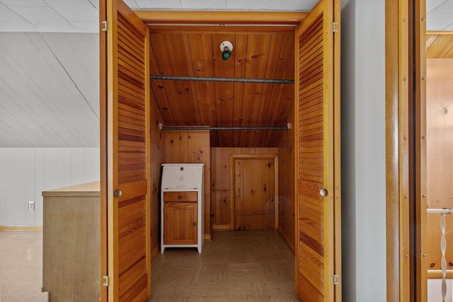 125 W CECIL STREET, Neenah, WI 54956