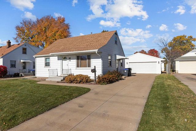 125 W CECIL STREET, Neenah, WI 54956
