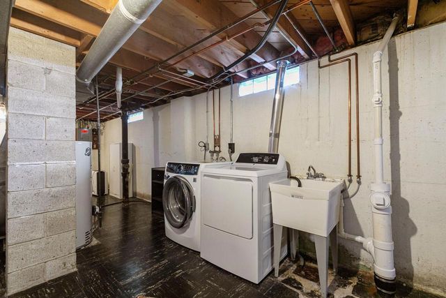 125 W CECIL STREET, Neenah, WI 54956