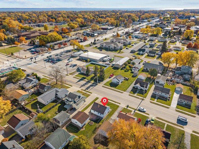 125 W CECIL STREET, Neenah, WI 54956