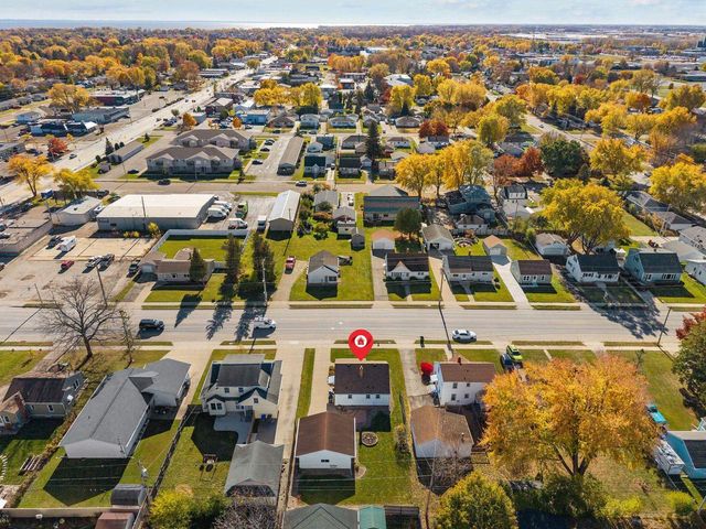 125 W CECIL STREET, Neenah, WI 54956