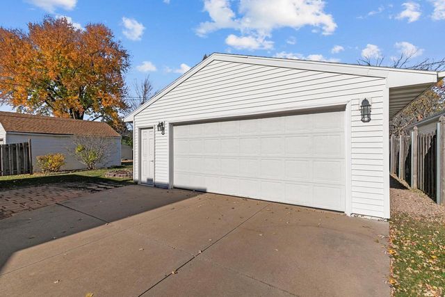 125 W CECIL STREET, Neenah, WI 54956