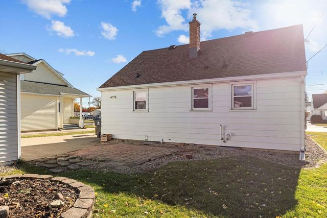 125 W CECIL STREET, Neenah, WI 54956