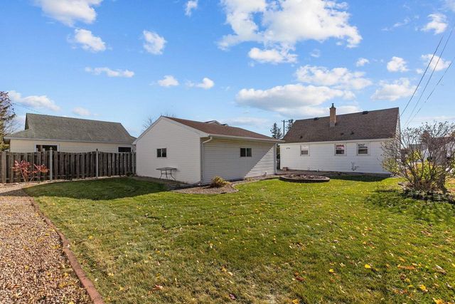 125 W CECIL STREET, Neenah, WI 54956