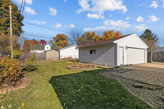 125 W CECIL STREET, Neenah, WI 54956