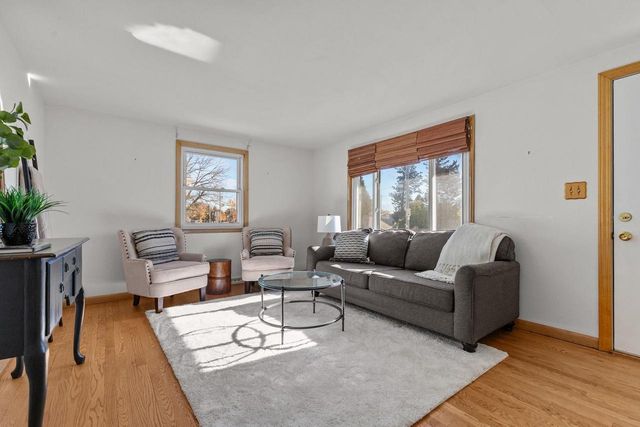 125 W CECIL STREET, Neenah, WI 54956