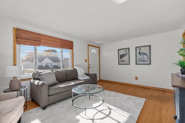 125 W CECIL STREET, Neenah, WI 54956