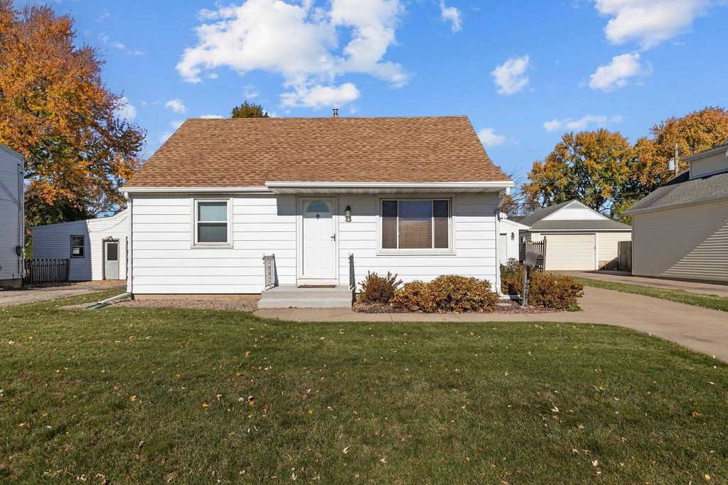125 W CECIL STREET, Neenah, WI 54956