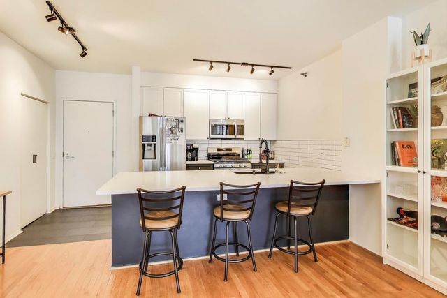330 N Jefferson Street 903, Chicago, IL 60661