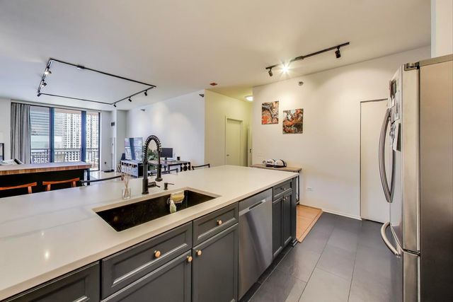 330 N Jefferson Street 903, Chicago, IL 60661