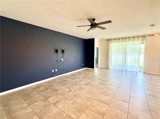 2577 Crowned Eagle Circle SW, Vero Beach, FL 32962