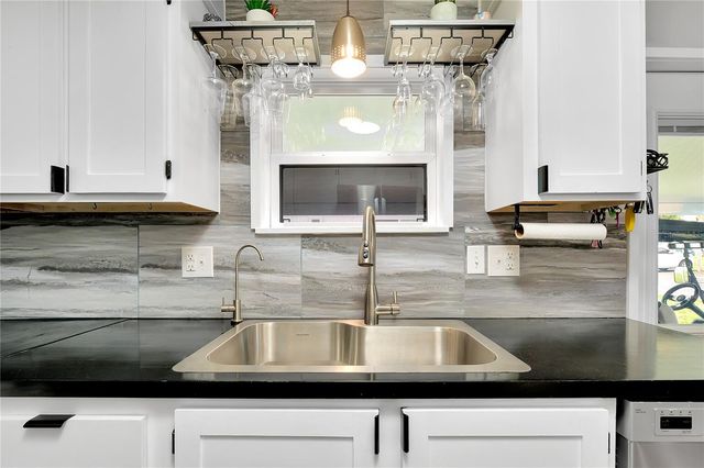 214 ROMA ROAD, Venice, FL 34285
