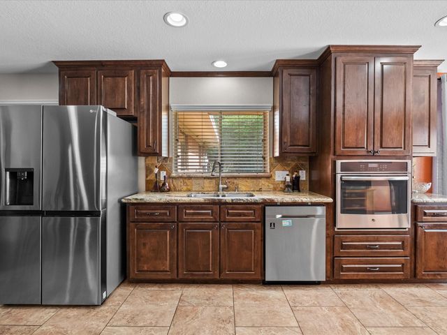 1613 S Hood Street, Alvin, TX 77511