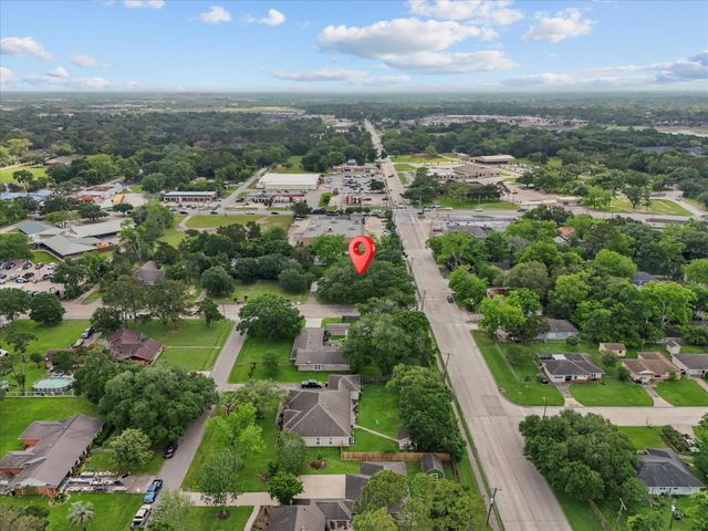 1613 S Hood Street, Alvin, TX 77511