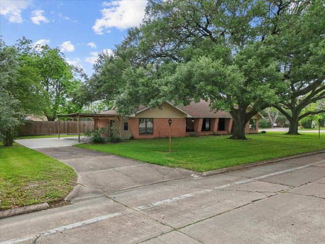 1613 S Hood Street, Alvin, TX 77511