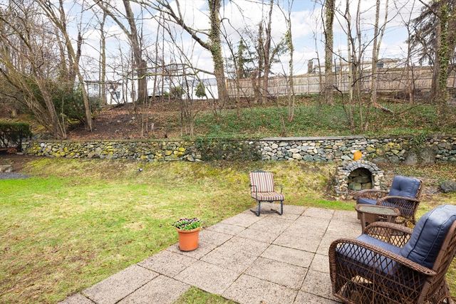 326 Austin St, Newton, MA 02465