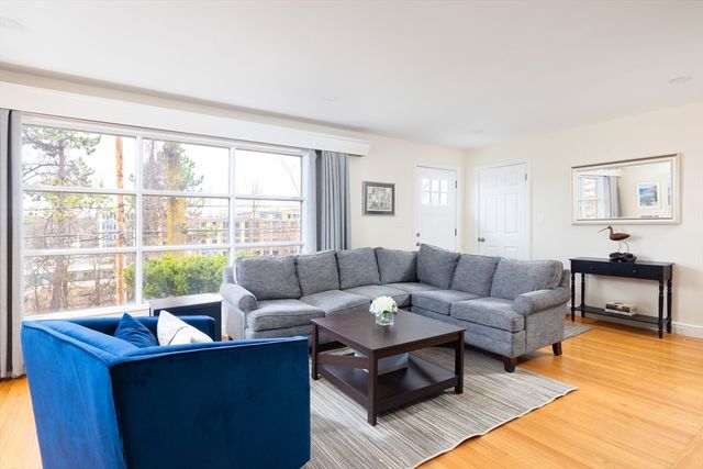 326 Austin St, Newton, MA 02465