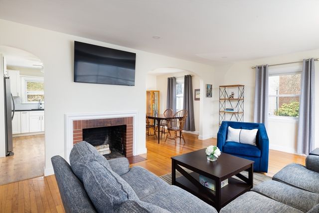 326 Austin St, Newton, MA 02465