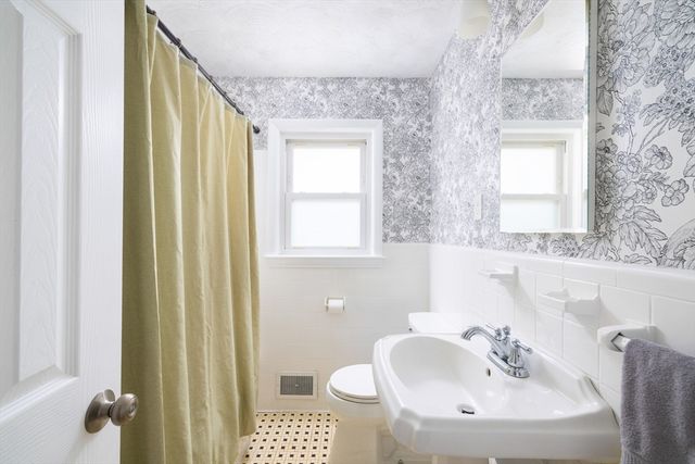 326 Austin St, Newton, MA 02465