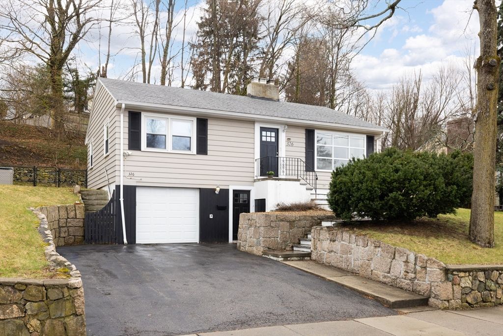 326 Austin St, Newton, MA 02465