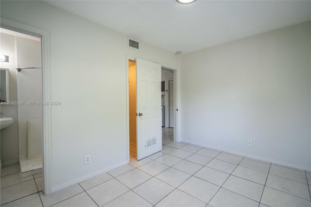 666 NE 80th St 6, Miami, FL 33138