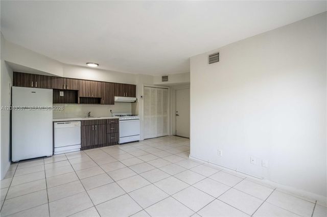 666 NE 80th St 6, Miami, FL 33138