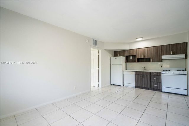 666 NE 80th St 6, Miami, FL 33138