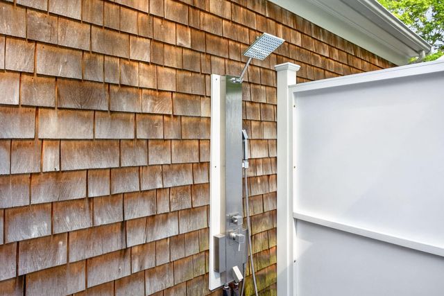 7 Bent Bluff Ln, Yarmouth, MA 02675