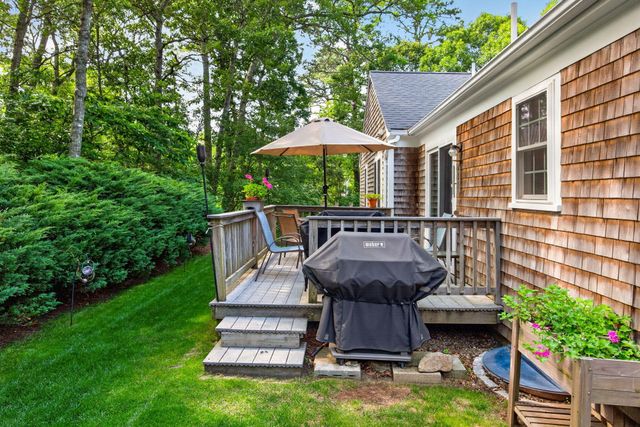 7 Bent Bluff Ln, Yarmouth, MA 02675