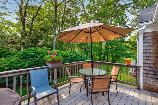 7 Bent Bluff Ln, Yarmouth, MA 02675