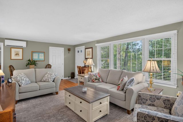 7 Bent Bluff Ln, Yarmouth, MA 02675